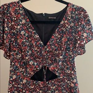 Express flower cut out romper sz. 6